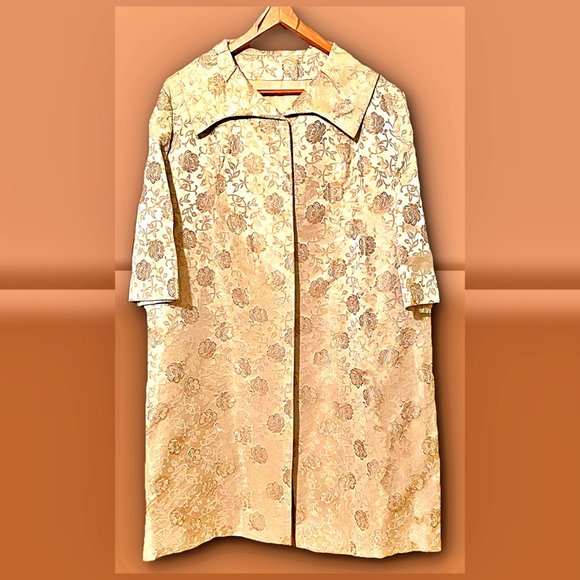 1950s Champagne Silk Satin Jacquard Opera Coat - Picture 2 of 7